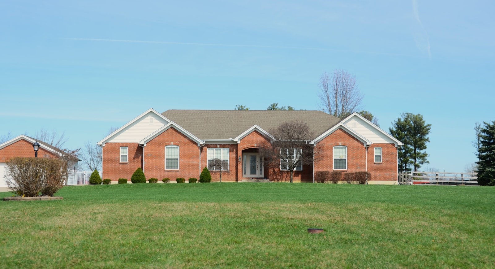 Brick Houston home with a freshly mowed and edged front lawn.